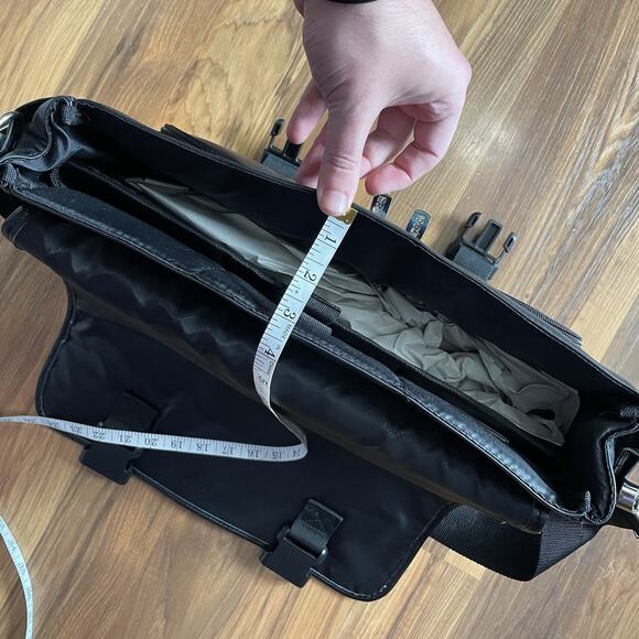 NWT Kenneth Cole Reaction Black 15.4” Screen Laptop Bag 533545GB “Bag To Differ” - Picture 8 of 8